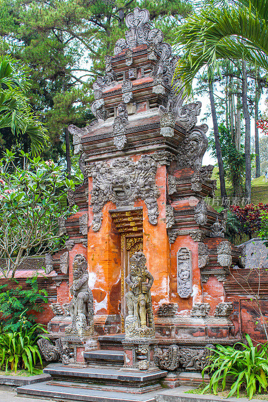 印度尼西亚巴厘岛的Tirta Empul temple。